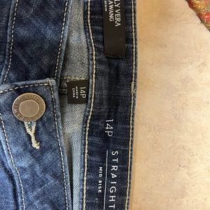 14 P Vera Wang Straight Jeans